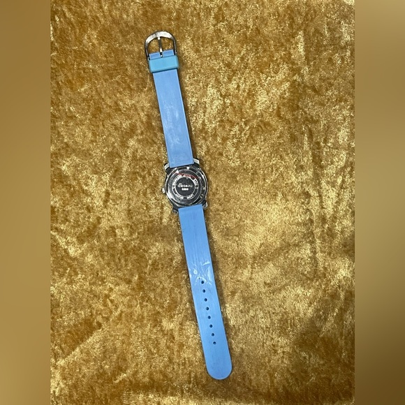 Geneva Kids Wrist Watch Color Blue w/Yellow fish the second hand being of a fish - Picture 5 of 9